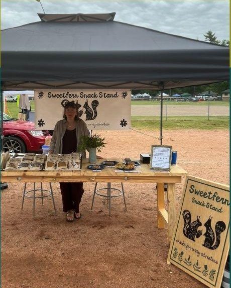 Kaitlin at the Sweetfern Snack Stand tent at a farmers market.
